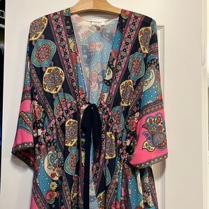 Umgee, fun kimono -true to size large - ties at the waist